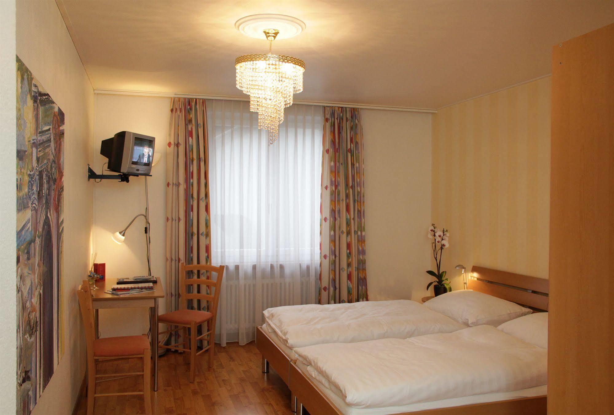 Hotel Roter Turm 졸로투른 외부 사진