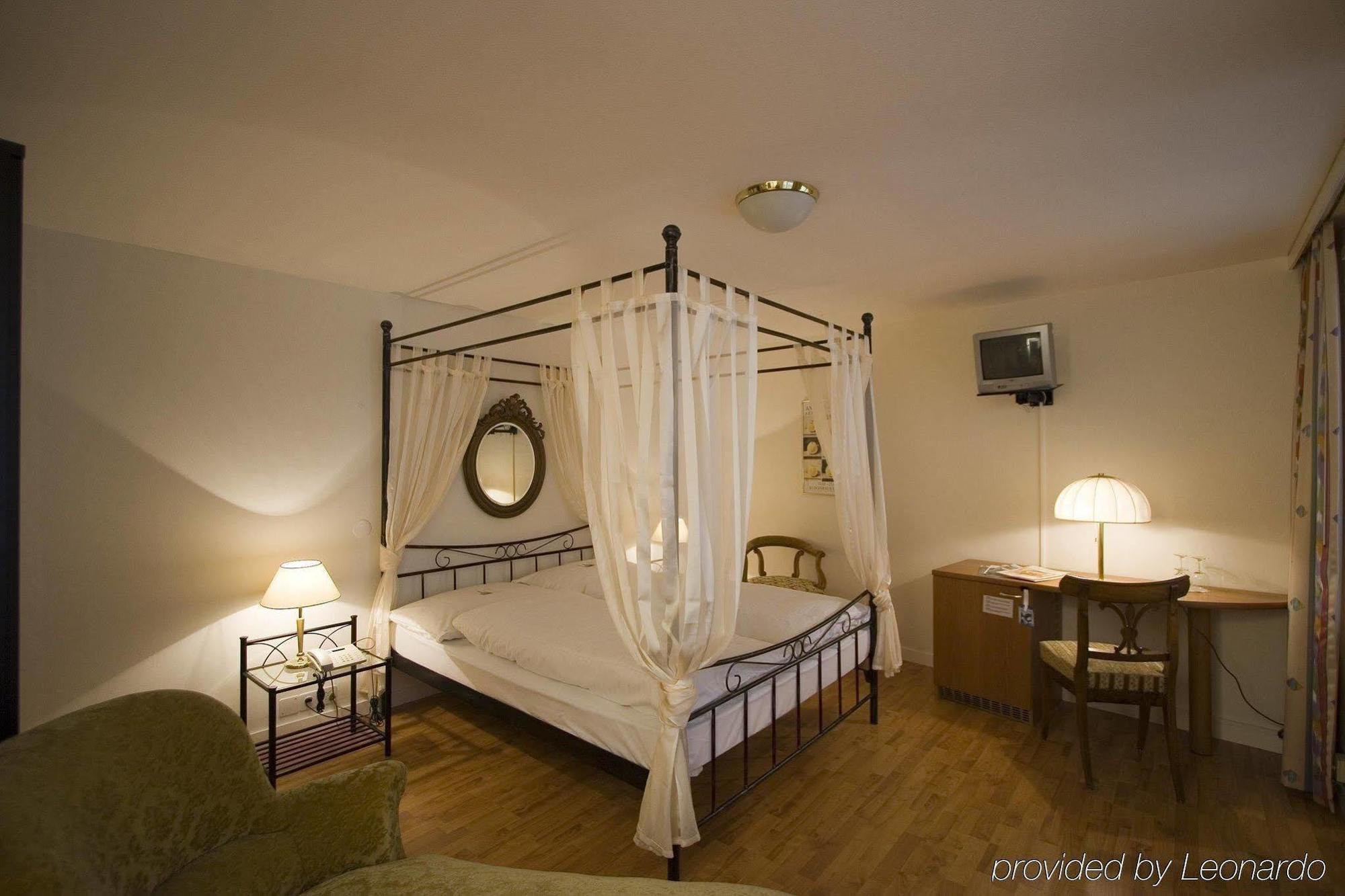 Hotel Roter Turm 졸로투른 외부 사진